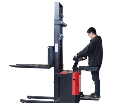 冠航機(jī)械向某造紙廠交付一批高續(xù)航電動(dòng)搬運(yùn)車